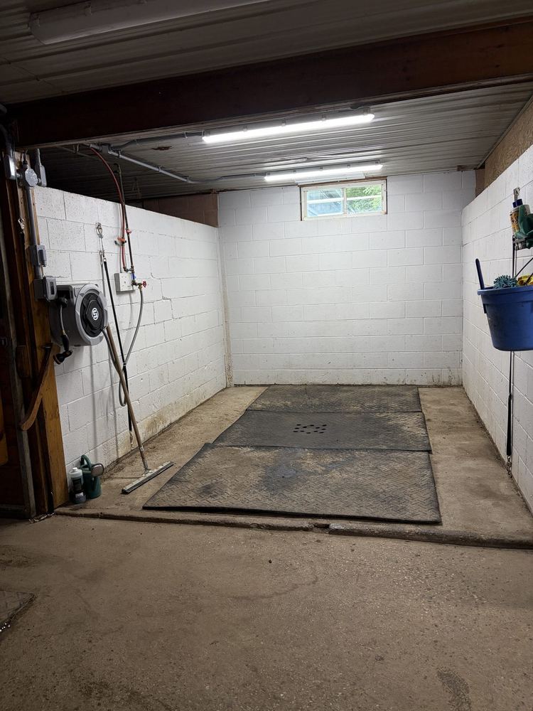 Large wash stall